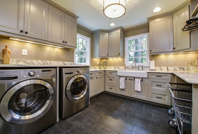 1023-S-Frankland-Rd-Tampa-FL-small-024-Laundry-Room-666×454-72dpi